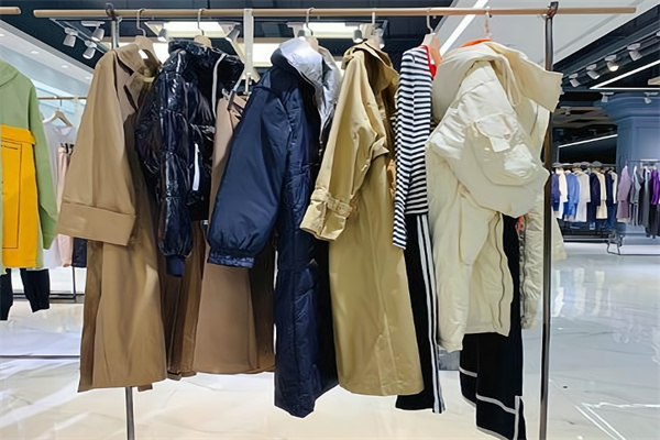 伊品汇女装折扣店