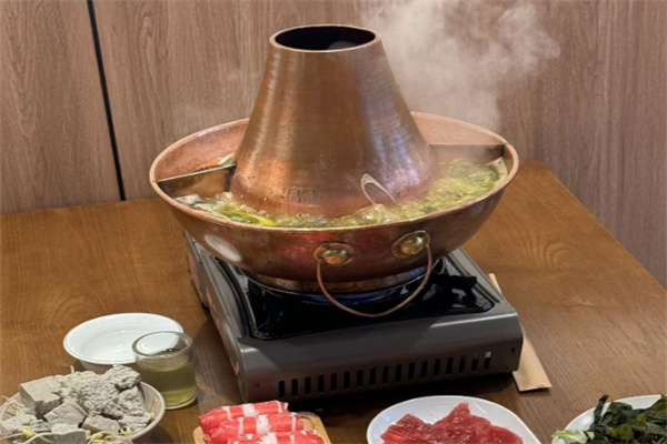 和泰鑫酸菜铜锅涮羊肉