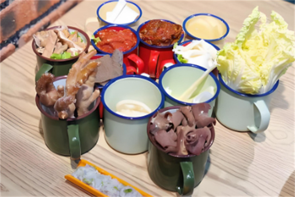 张佰万茶缸缸火锅加盟