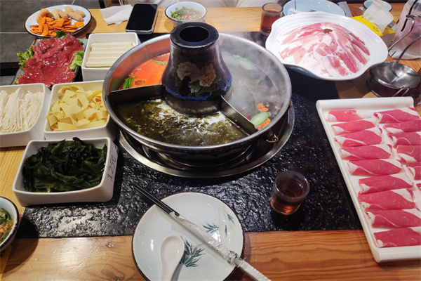 和泰鑫酸菜铜锅涮羊肉
