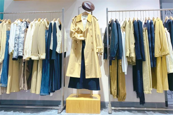 纳色拉拉服装