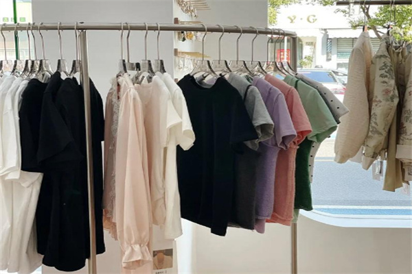 花儿蝴蝶服装连锁店