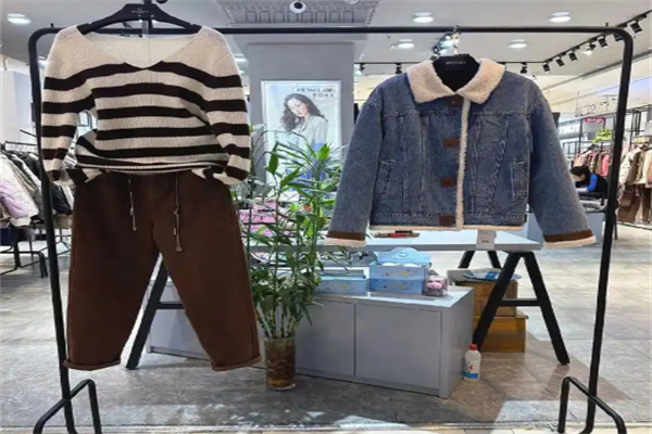 慕慕品牌衣服