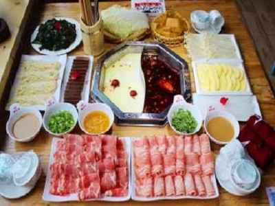 锅巴饮年代火锅加盟