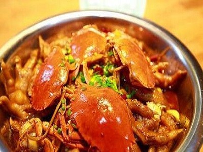 爆脾气肉蟹煲加盟