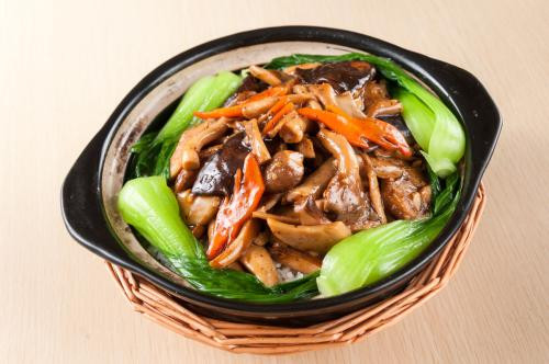 香她他煲仔饭加盟