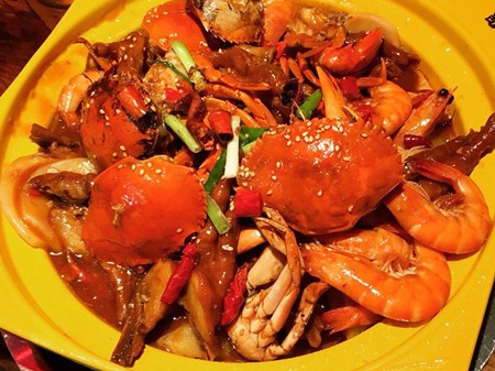 炉茶小龙虾肉蟹煲