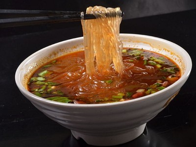 漫动作酸辣粉