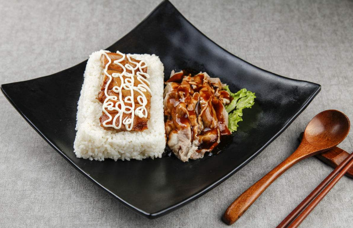 炳峙烤肉饭加盟