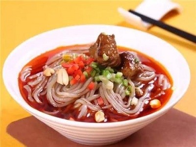 味觉杂酱酸辣粉