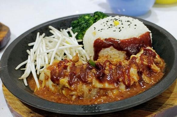 高粱雨铁板饭加盟