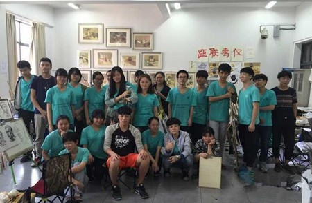 黄红蓝艺术学校