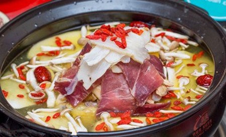 天麻火腿鸡火锅