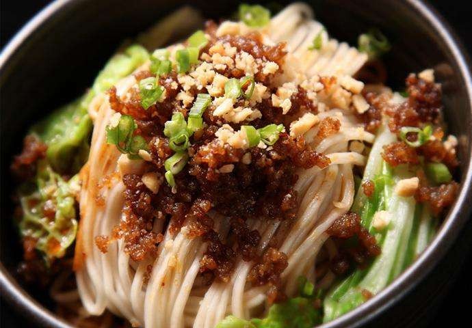 陈包包担担面