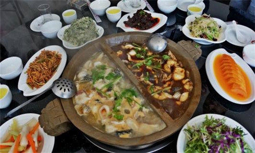 云南抚仙石锅鱼