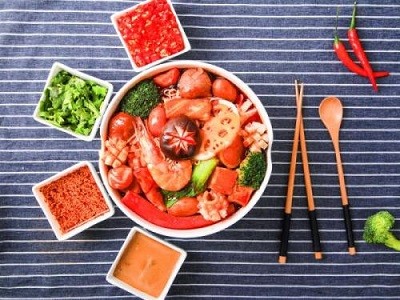 郁小树麻辣烫加盟