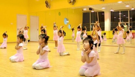 七彩果艺术培训