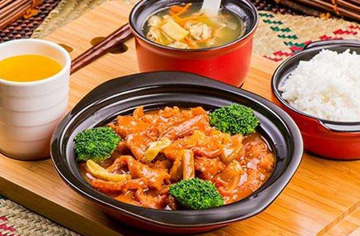 巧仙婆砂锅焖鱼米饭