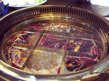 青石玖宫精致火锅