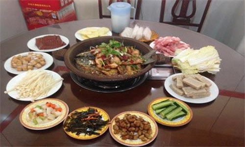宫廷石锅鱼加盟