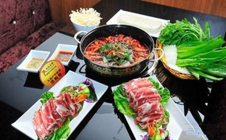 春虾鳅冬火锅店