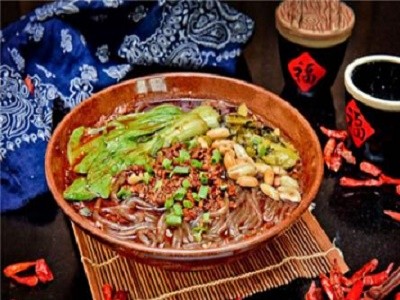 漫动作酸辣粉