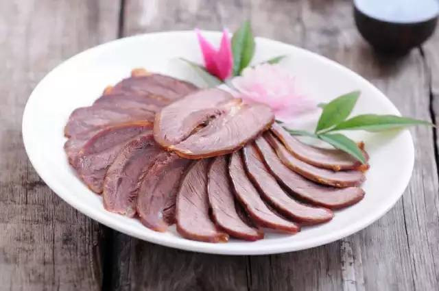 卤香肘