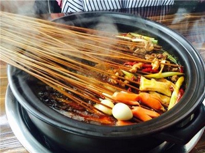 辣三国串串香火锅