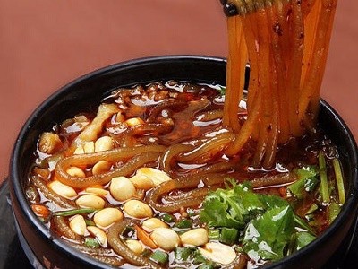 味觉杂酱酸辣粉