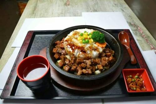 炳峙烤肉饭加盟
